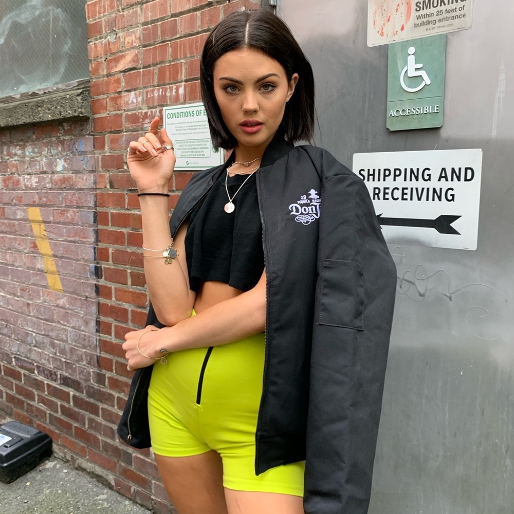 neon biker shorts with black zipper in front - Picture 3 of 5